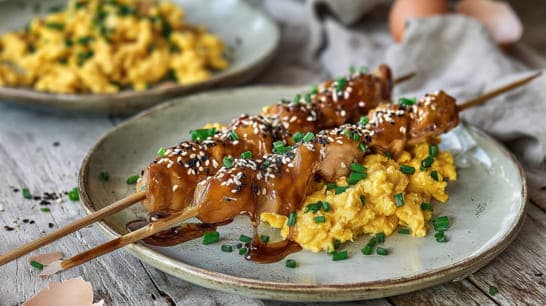 Putenspieße mit Curry-Eiern