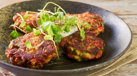 Gemüsepuffer mit Kräuterdip
