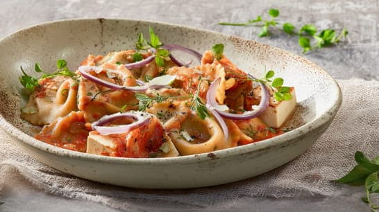 Maultaschen mit Zwiebeln und Tofu